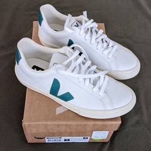 Veja/Vert Women's Size 7 white/green shoes